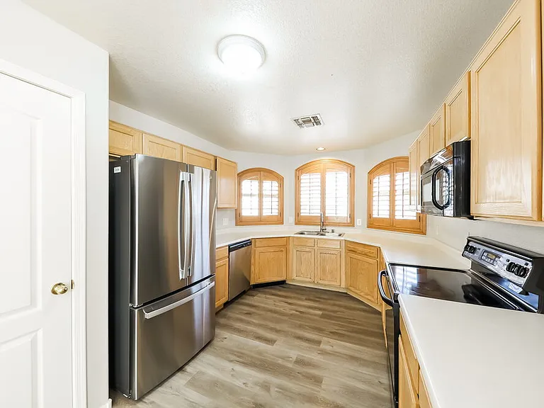 9631 W Clara Ln — Photo 9