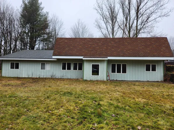 1630 S Warner Ave, Fremont, MI 49412