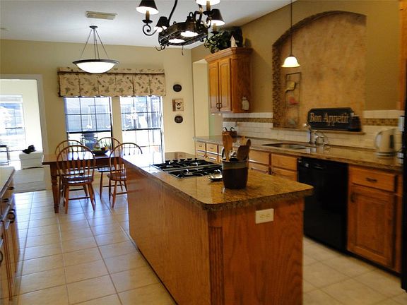 5th image of 207 Tearose Ln