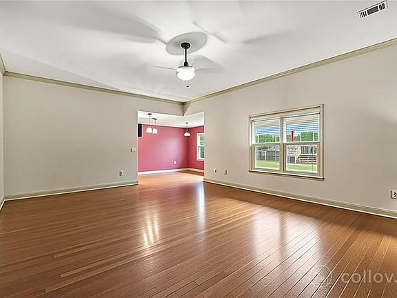 4th image of 55 Oakwood Dr