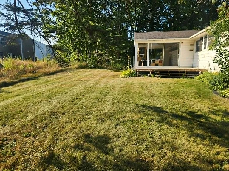 622 Essex St — Photo 3