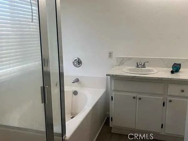 4 bed, 1854 sqft, $2,975 — Photo 3