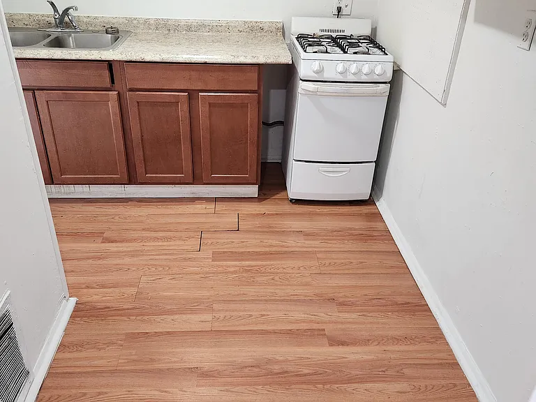 13 Grove Pl #3 — Photo 7