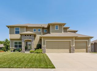 1380 Hardwood Dr, Papillion, NE 68046
