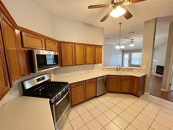5th image of 218 Grand Isle Dr