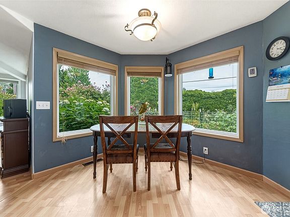 5th image of 1001 Southview