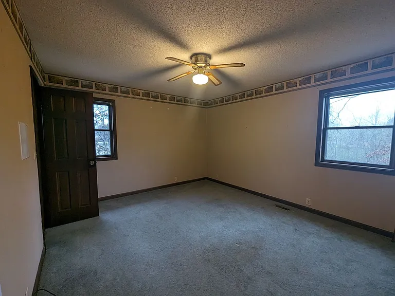 165 Sunnyside Dr — Photo 6