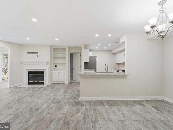 3804 Ridge Knoll Ct Unit 310A, Fairfax, VA 22033