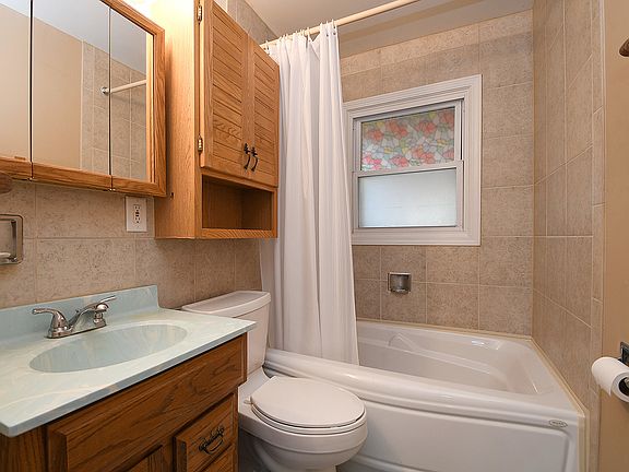 5th image of 8831 Golfview Dr