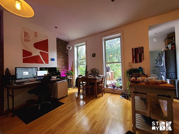 4th image of 160 Putnam Ave #2