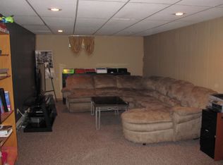 15028 Hunters Ln, Huntertown, IN 46748