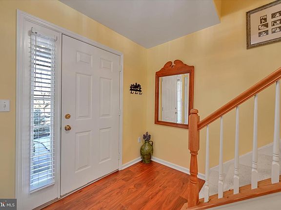 4th image of 4068 Laurel Ln