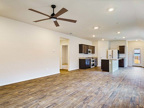 2nd image of 113 Roanwood Dr