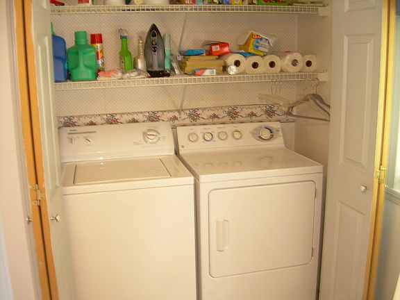 Convenient Washer/Dryer in Bi Level unit
