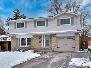 65 Rolston Dr, Hamilton, ON L9C 3X6