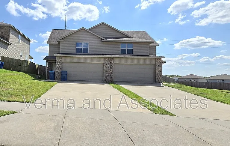 5007 SW Fieldstone Blvd #2 — Photo 1