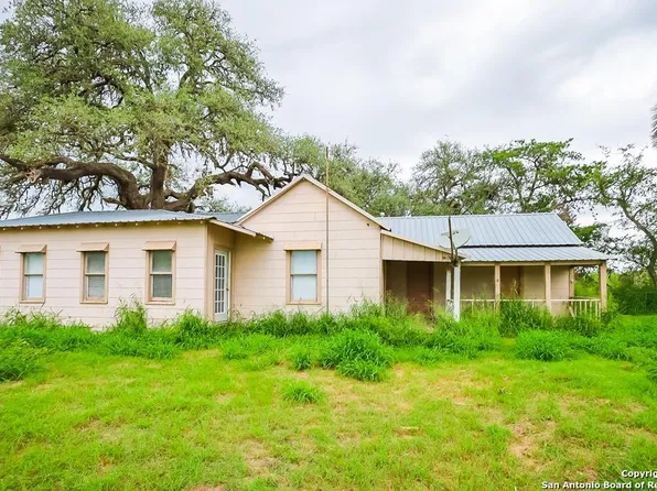 10699 N HWY 181, Pettus 78146