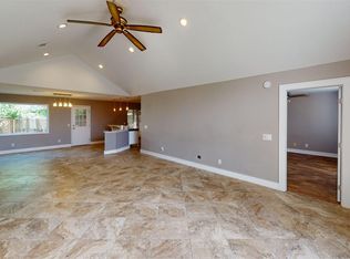 2462 Pepper Dr, Navarre, FL 32566