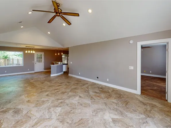 2462 Pepper Dr, Navarre, FL 32566