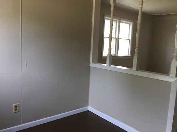 2nd image of 260 W 36th St