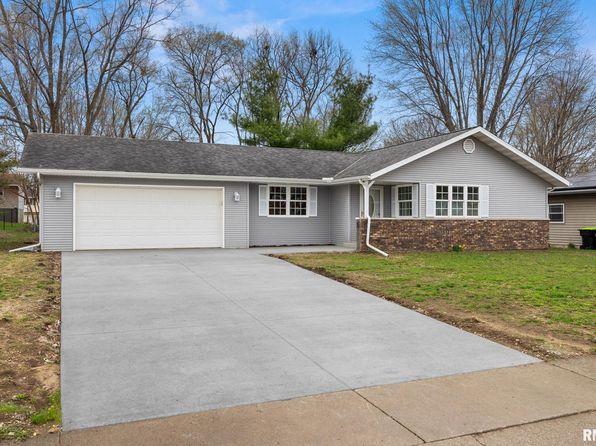 1324 W Chestnut St, Chillicothe, IL 61523