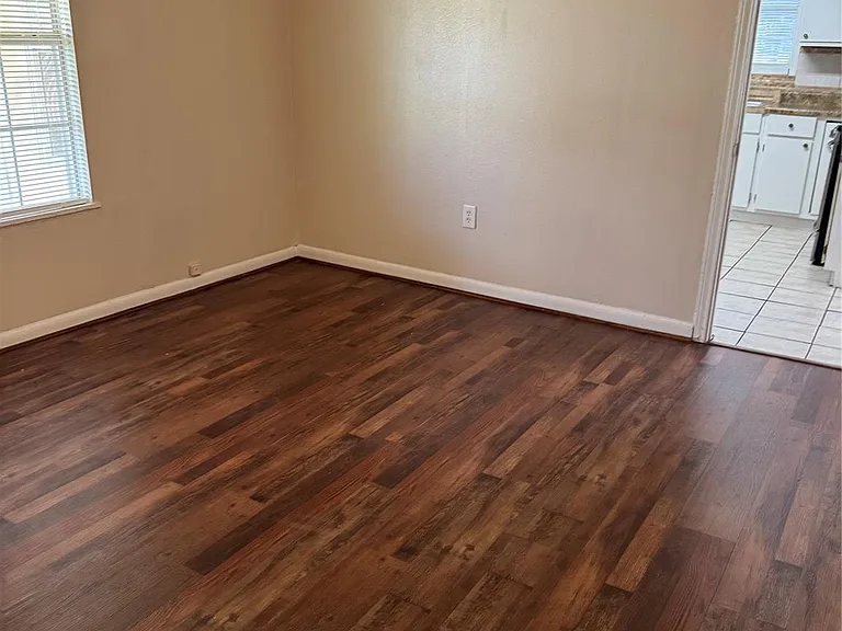 5702 Pine Ave — Photo 11