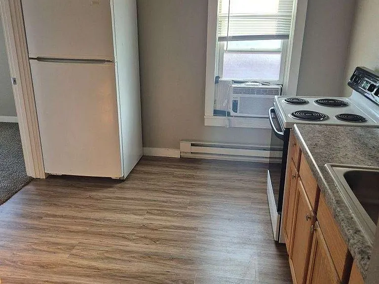 702 S Duluth Ave #3 — Photo 2