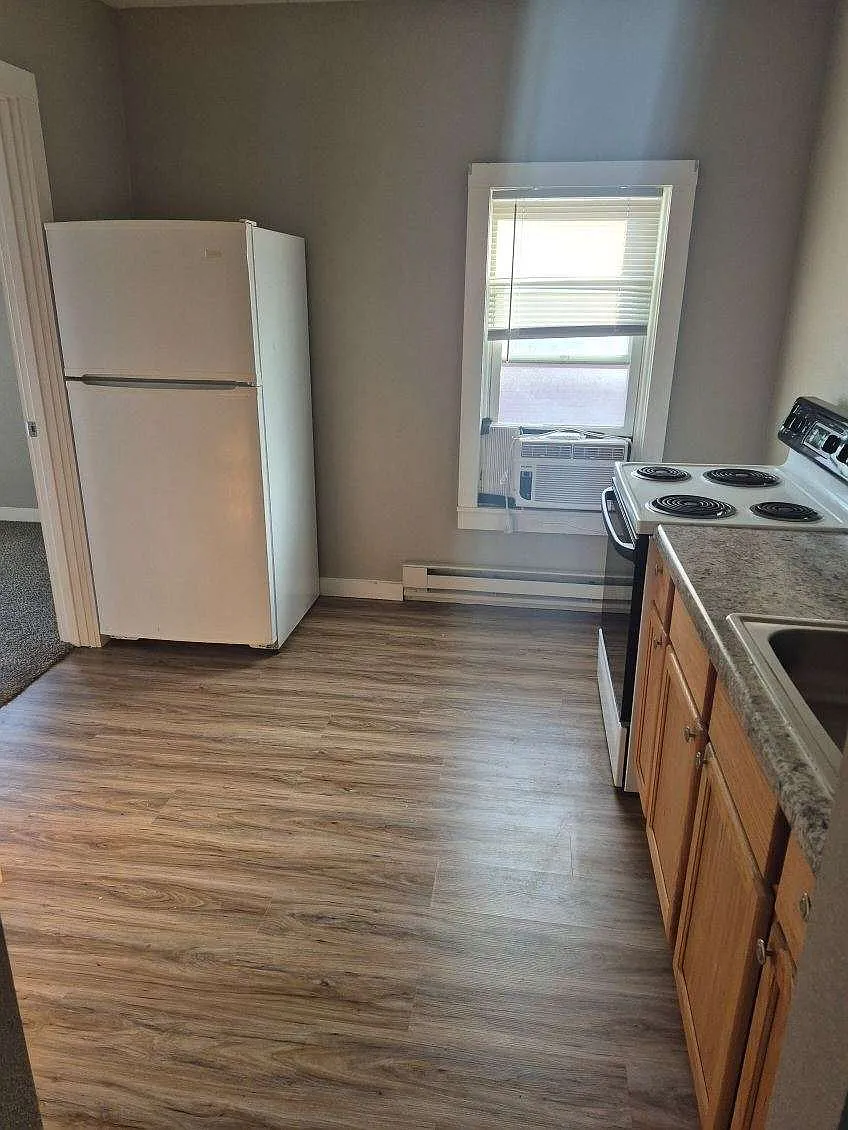 Building Photo - 702 S Duluth Ave #3