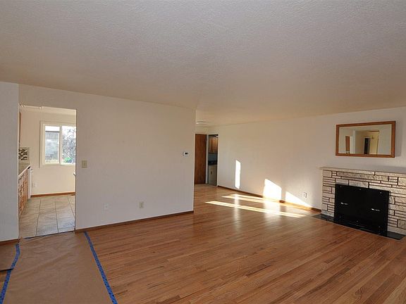 4th image of 625 Fuller St