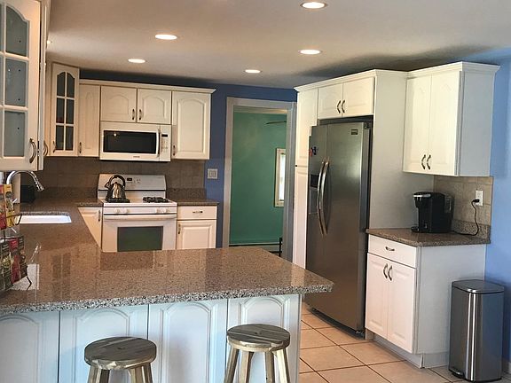 2nd image of 629 Garfield Ave Floor 1
