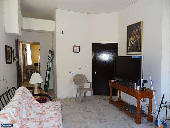 5th image of 2060 E Ontario St