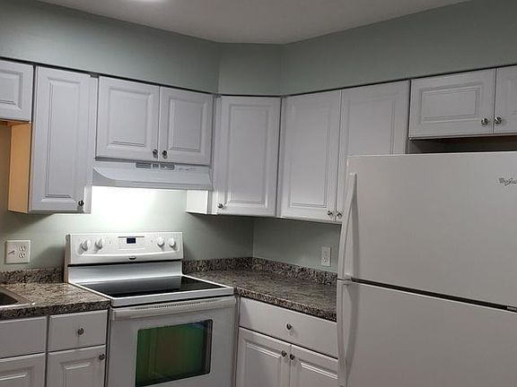 2nd image of 802 N Lake Dr APT B