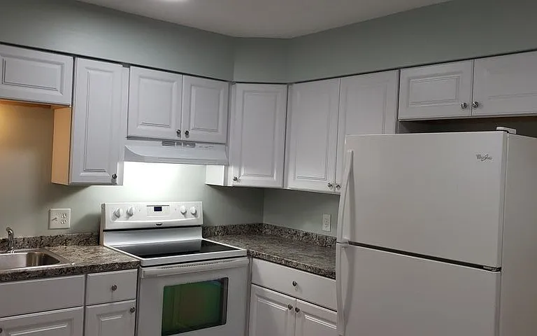 802 N Lake Dr #B — Photo 2