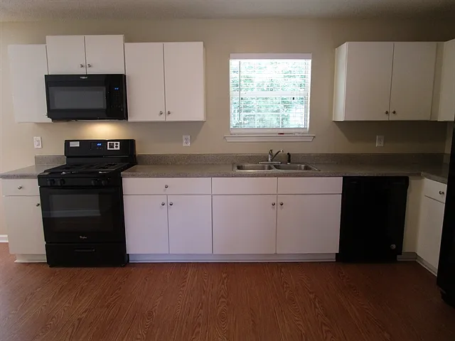 204 Carrie Dr — Photo 6