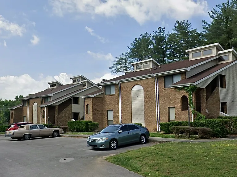 Oriole Apartments — Photo 1