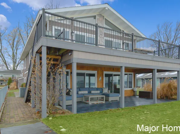 3179 Sandy Beach St, Wayland, MI 49348