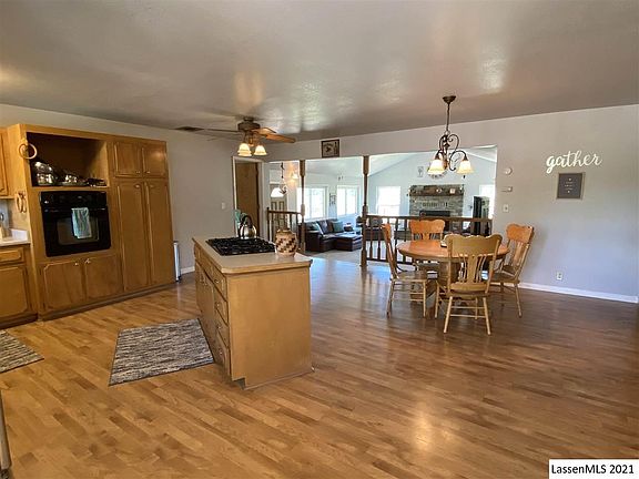 4th image of 705-470 E Highway 395