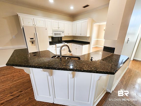 3rd image of 25943 Chamberlain Dr