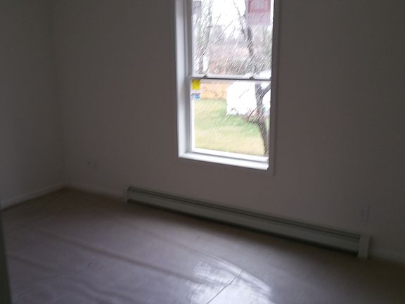 4th image of 244 Acorn Ave