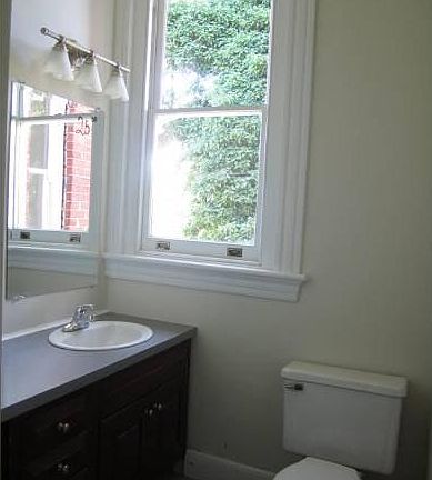 3rd image of 204 Minor St