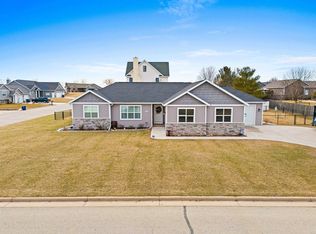 825 S Lincoln St, Hortonville, WI 54944