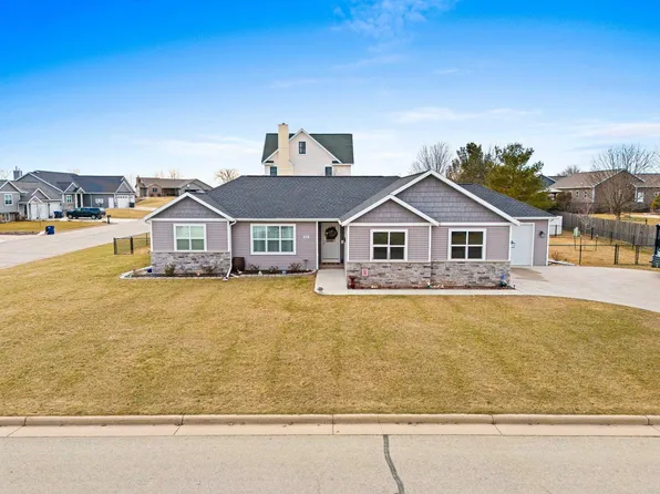 825 S Lincoln St, Hortonville, WI 54944