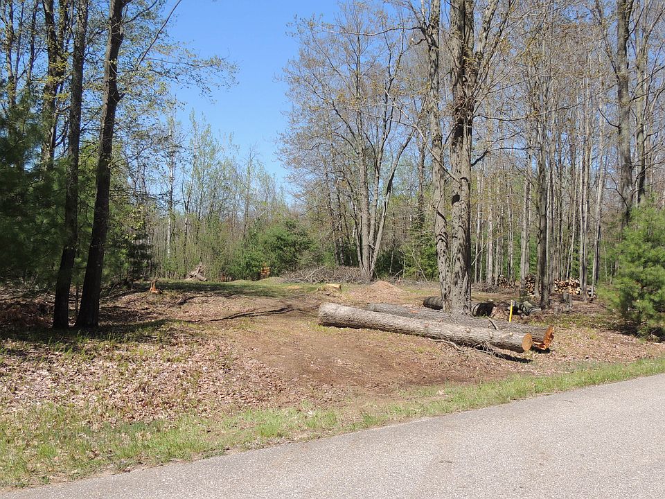 2nd image of 6388 Cedar Trce