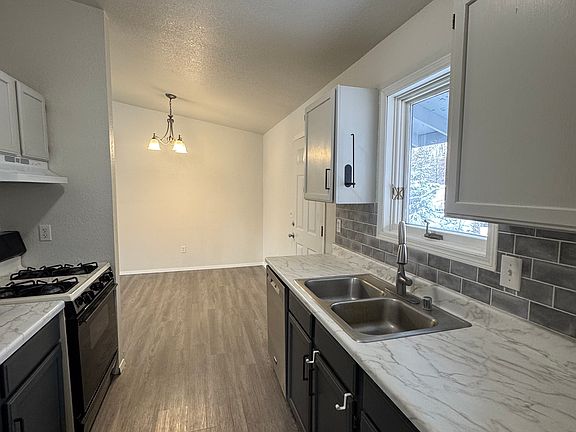 5th image of 550 E Howling Wolf Ln #B