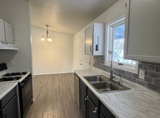 550 E Howling Wolf Ln #B, Wasilla, AK 99654