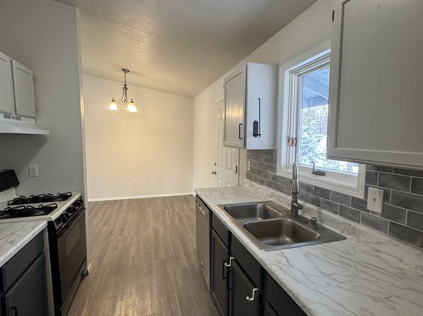 550 E Howling Wolf Ln #B