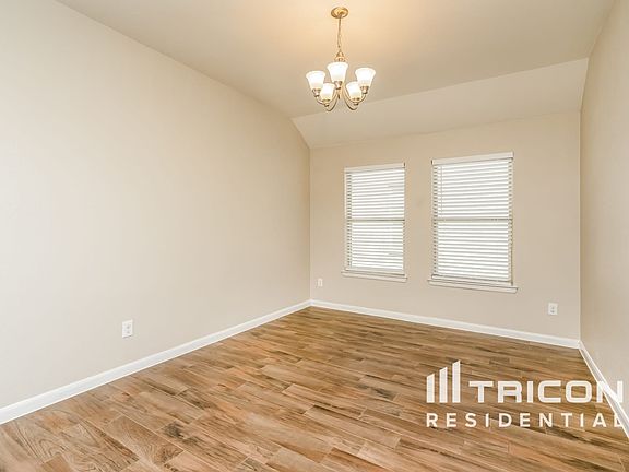 4th image of 321 Waterton Dr