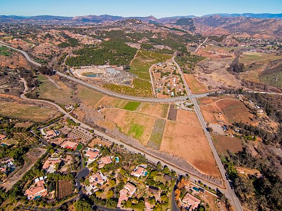 3rd image of 14191 San Pasqual Road
