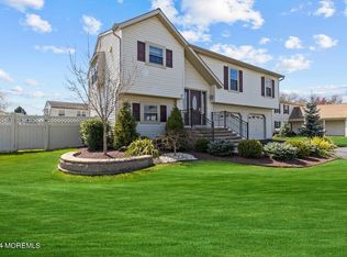 17 Fern Hollow Rd, Howell, NJ 07731