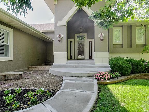 4th image of 15613 Pawnee St